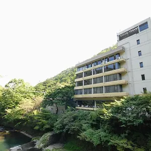 https://tonosawa-quatre-saisons.kanagawa-hotels.com
